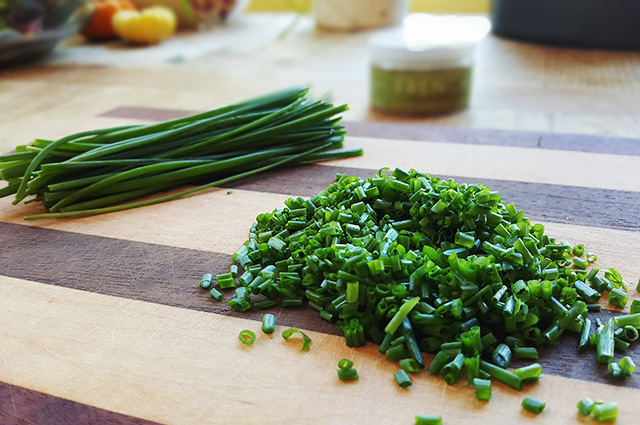 picture of diced chives
